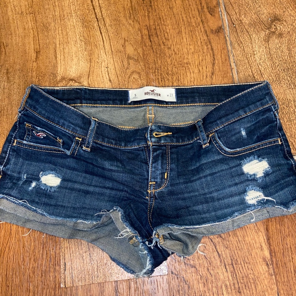 Hollister shorts size 5 for women!